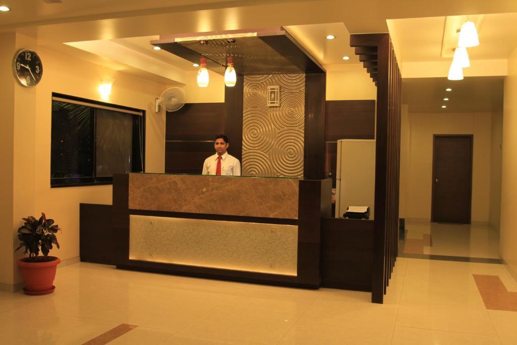 Hotel Sai Smaran Shirdi Ngoại thất bức ảnh