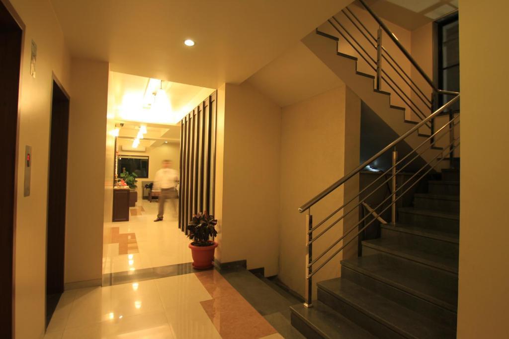 Hotel Sai Smaran Shirdi Ngoại thất bức ảnh