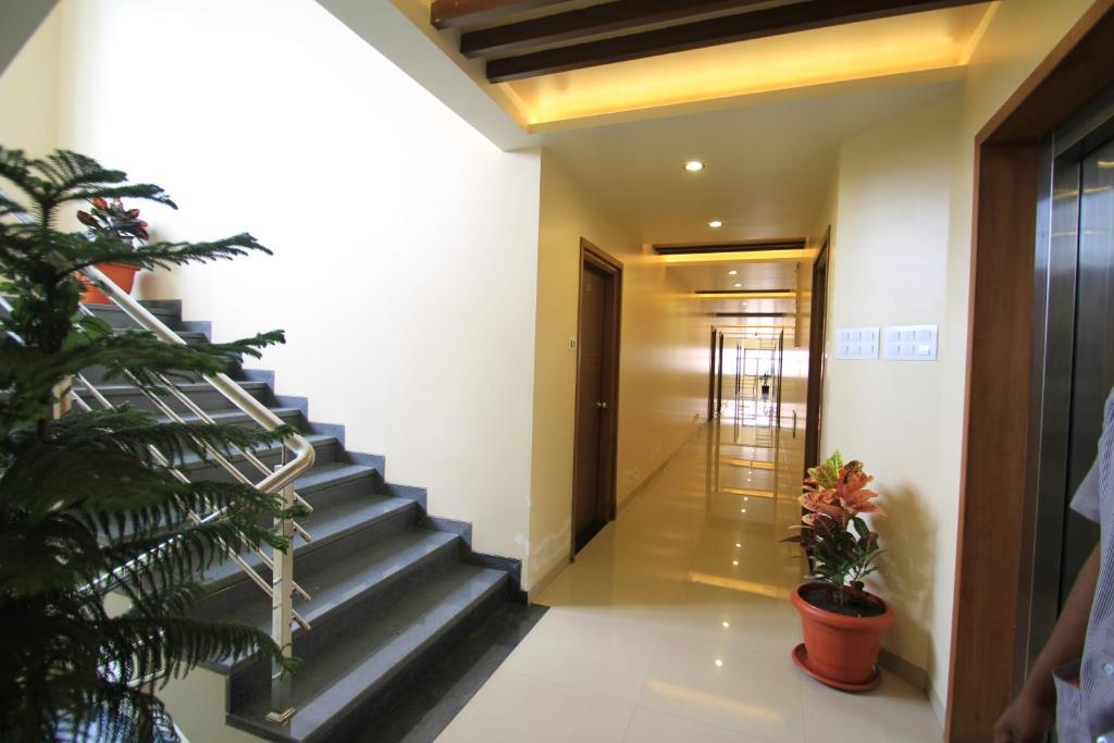 Hotel Sai Smaran Shirdi Ngoại thất bức ảnh