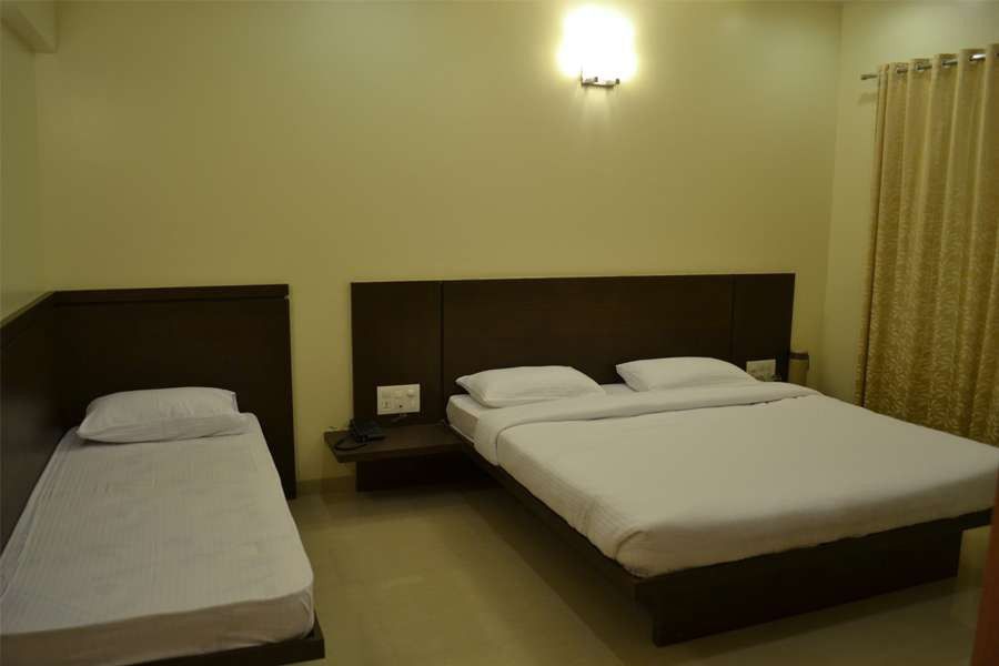 Hotel Sai Smaran Shirdi Ngoại thất bức ảnh